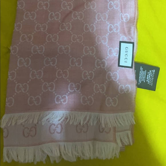 COPY - Authentic Gucci scarf purchased at the Gucci store in England - Picture 2 of 3